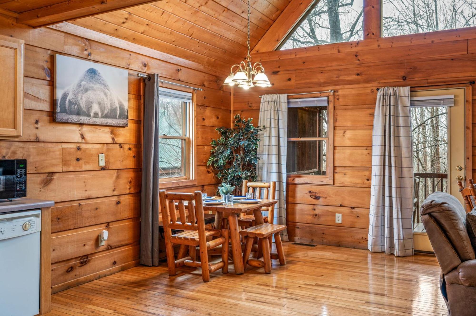 Cozy With Hot Tub Holiday home Gatlinburg