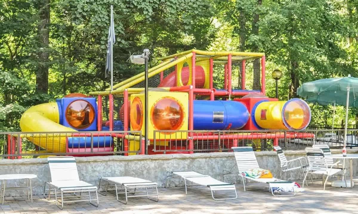 Cozy In The Woods - Hot Tub & Game Holiday home