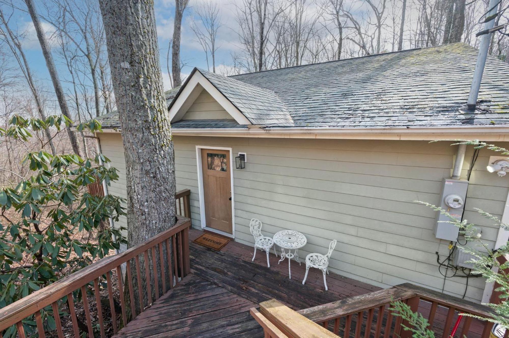Cozy In The Woods - Hot Tub & Game Holiday home