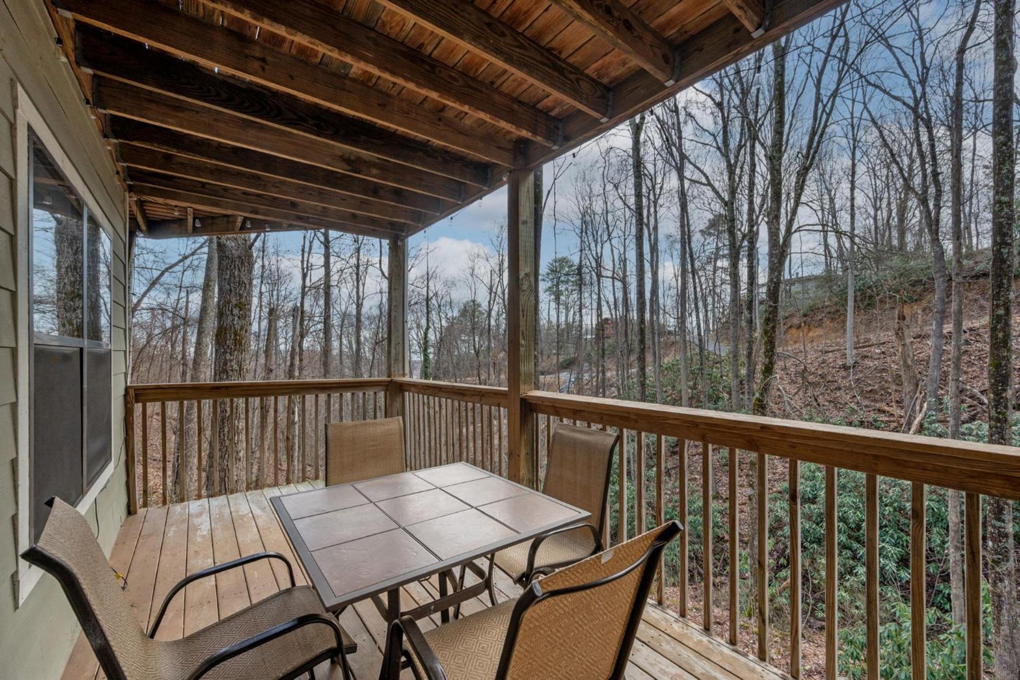 Cozy In The Woods - Hot Tub & Game *