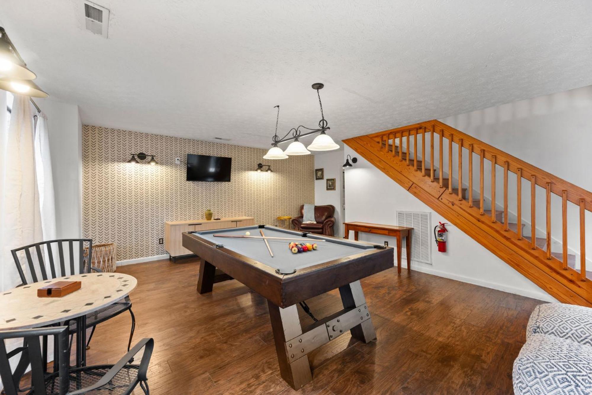 Cozy In The Woods - Hot Tub & Game Holiday home *