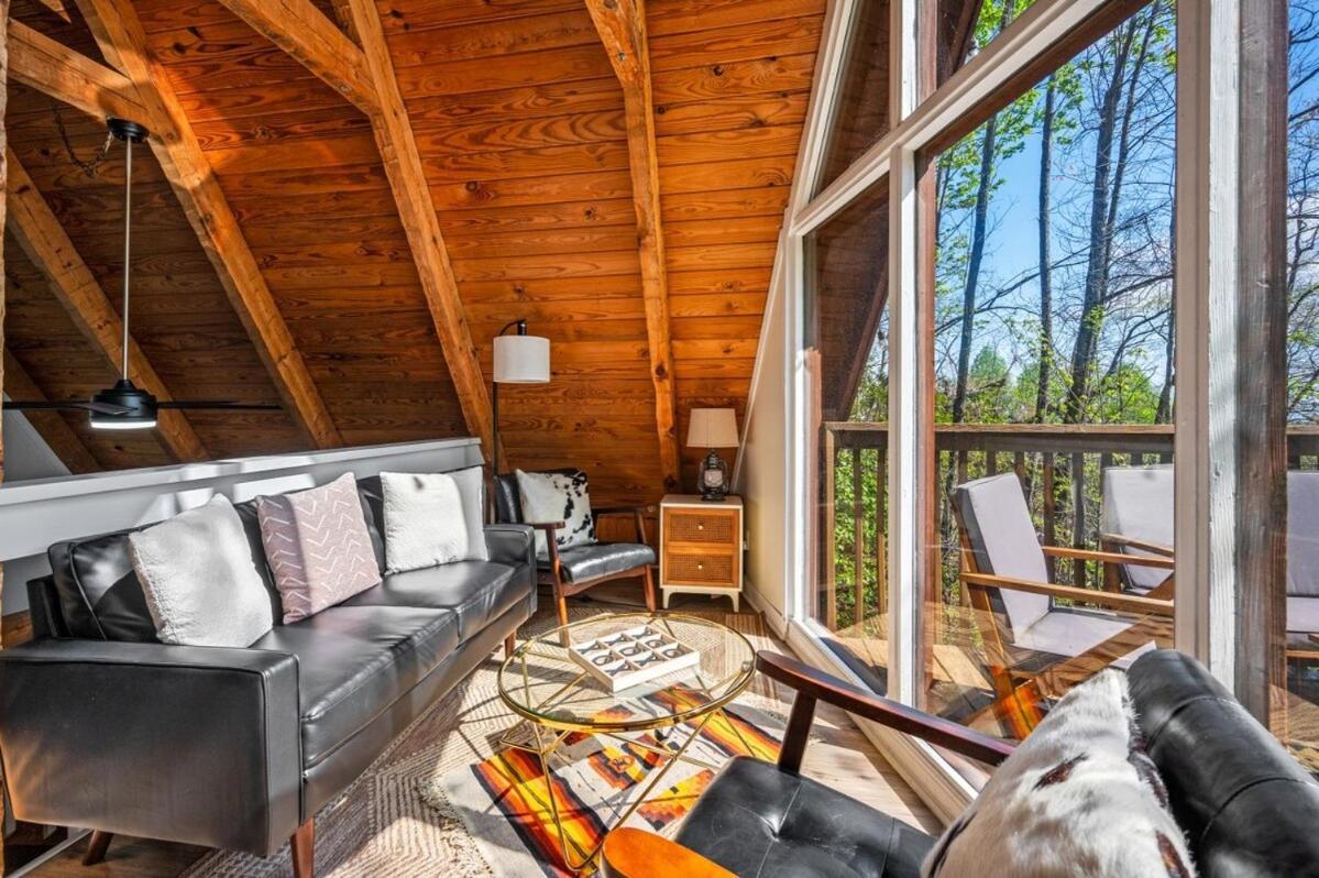 Holiday home Charming A-frame W Hot Tub & Mountain Views Gatlinburg