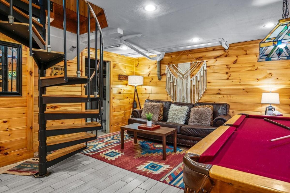 Charming A-frame W Hot Tub & Mountain Views Holiday home *