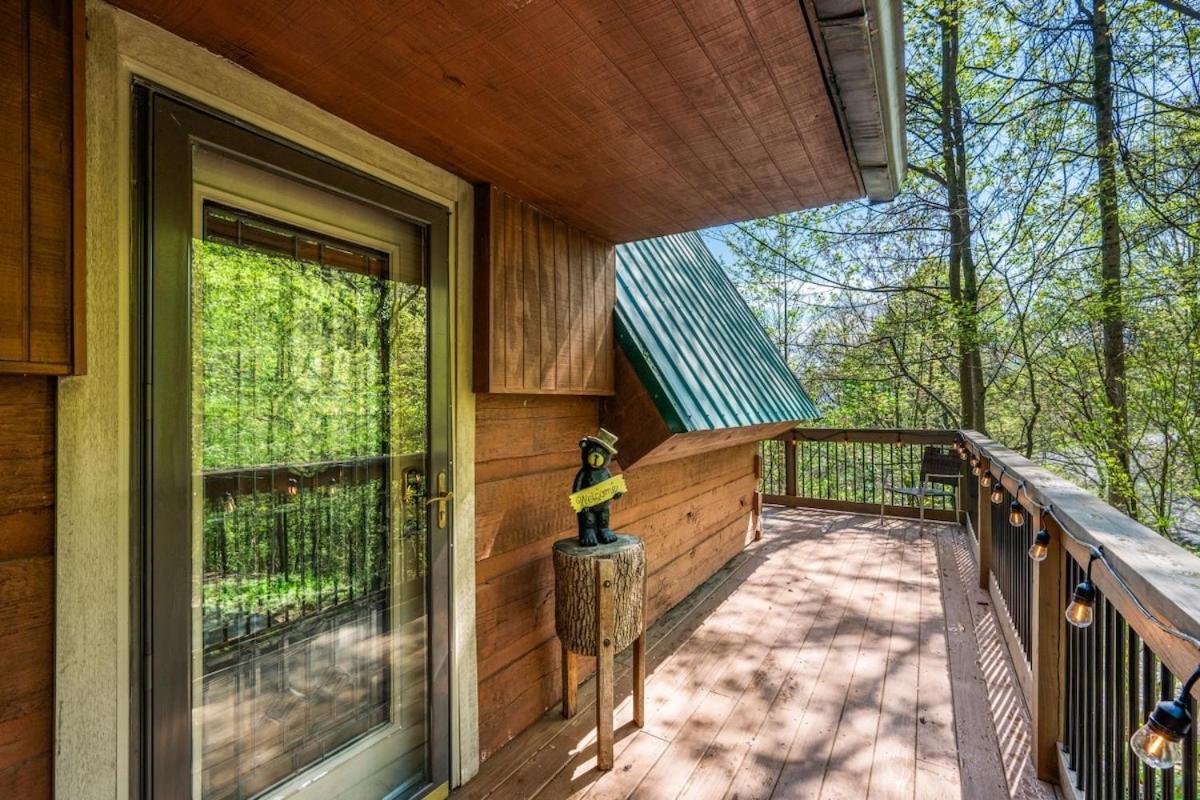 Charming A-frame W Hot Tub & Mountain Views * Gatlinburg
