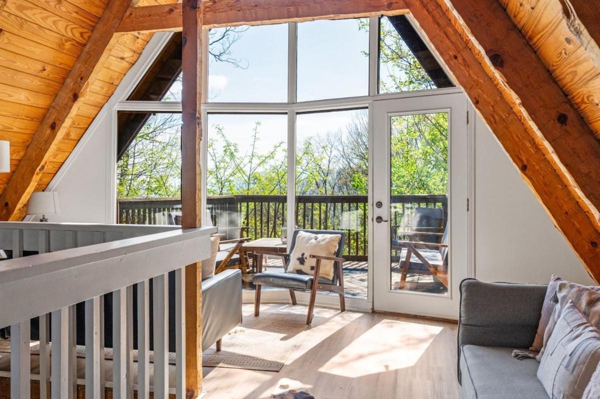 Holiday home Charming A-frame W Hot Tub & Mountain Views *