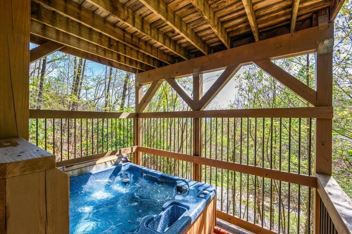 Charming A-frame W Hot Tub & Mountain Views Gatlinburg