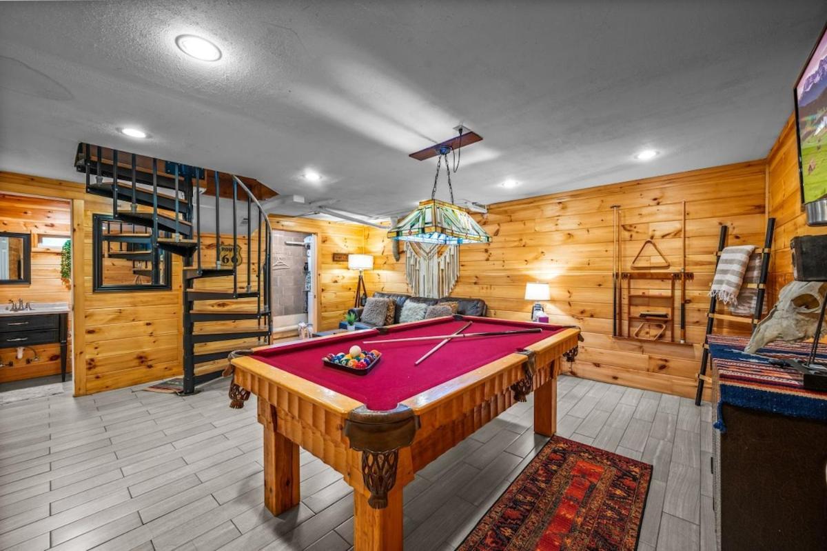 Charming A-frame W Hot Tub & Mountain Views * Gatlinburg