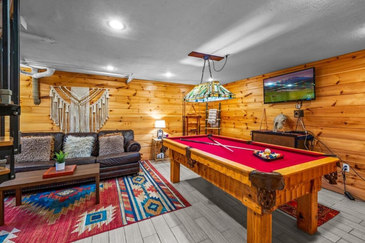 Charming A-frame W Hot Tub & Mountain Views