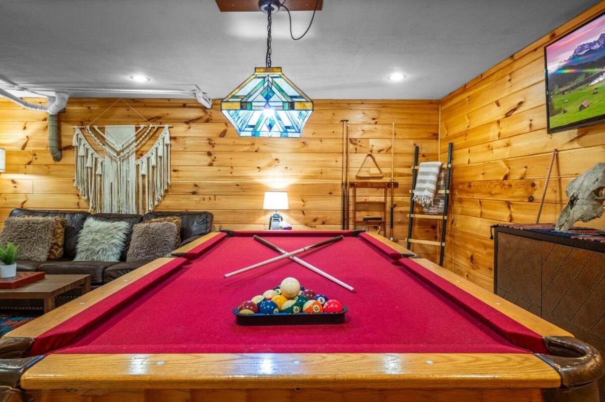 Charming A-frame W Hot Tub & Mountain Views Gatlinburg