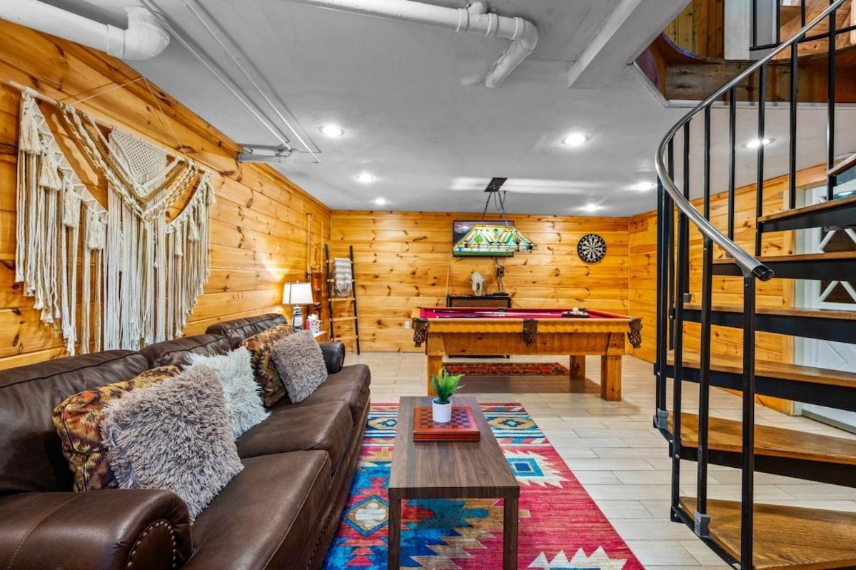 Charming A-frame W Hot Tub & Mountain Views *