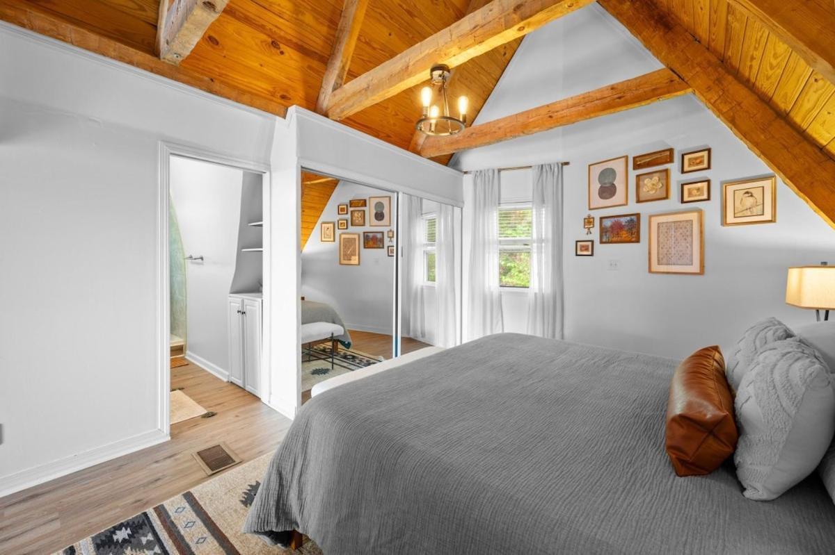 Holiday home Charming A-frame W Hot Tub & Mountain Views Gatlinburg