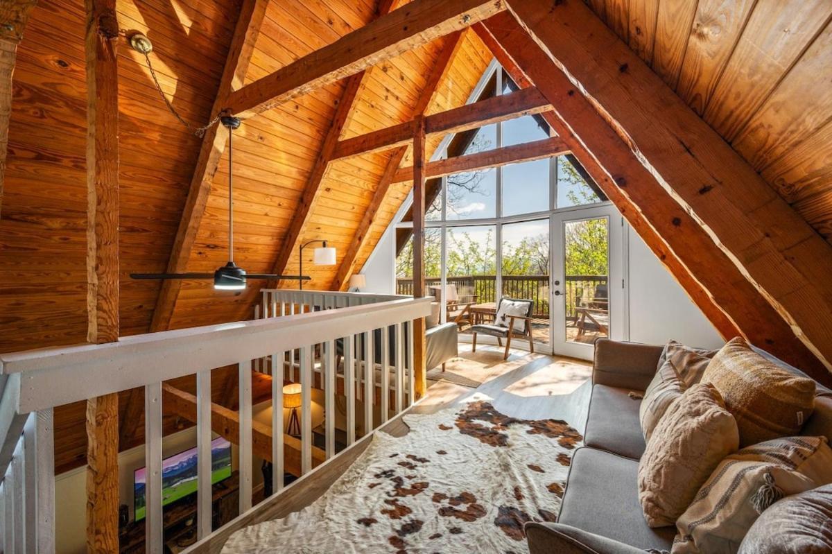 Holiday home Charming A-frame W Hot Tub & Mountain Views *