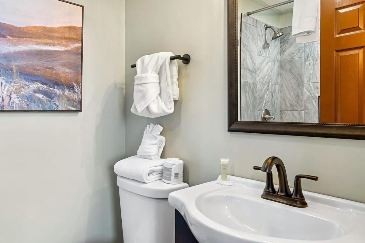 Holiday home Cozy Blue With Hot Tub, 5min To Downtwn *