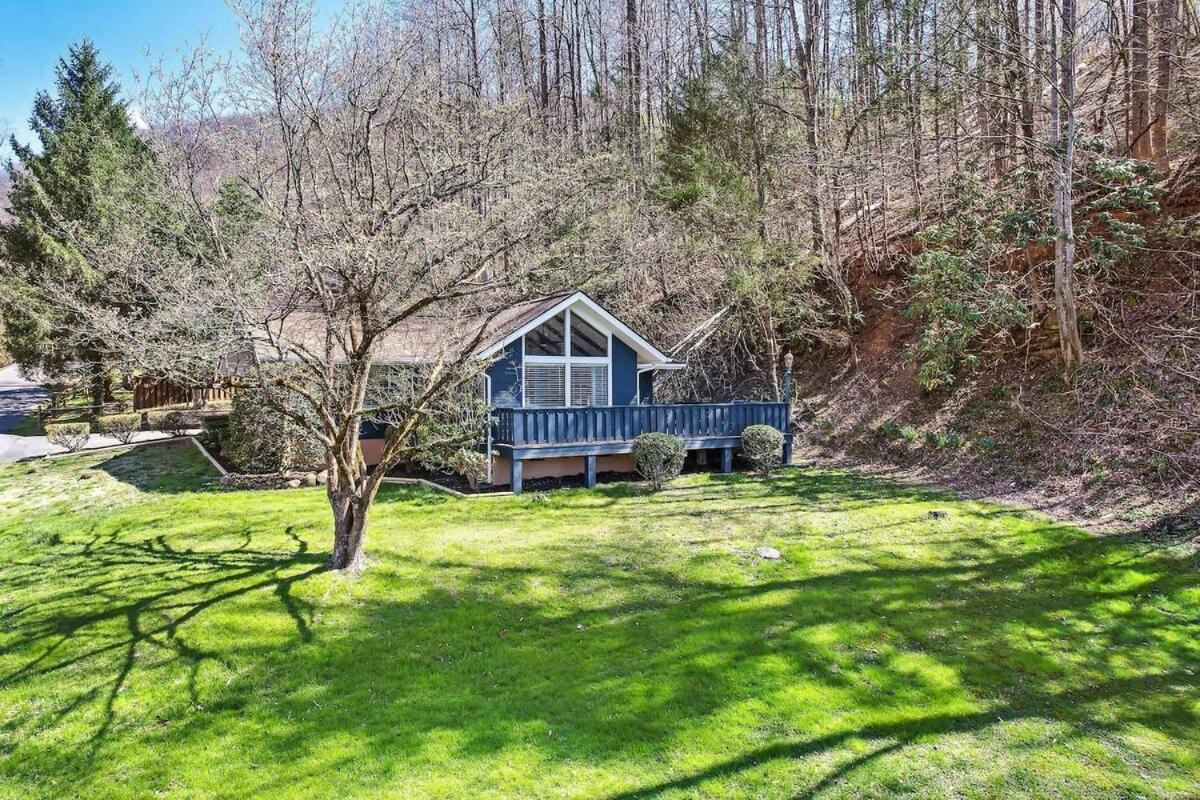 Cozy Blue With Hot Tub, 5min To Downtwn *
