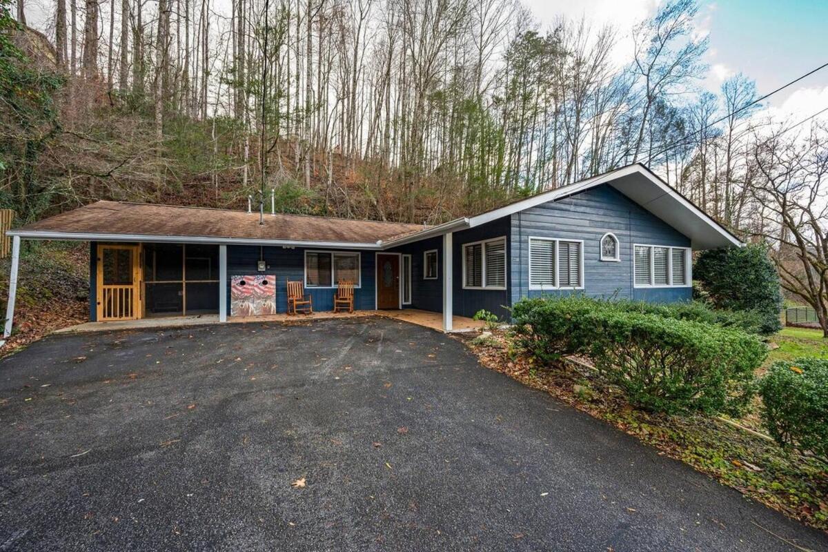 Cozy Blue With Hot Tub, 5min To Downtwn * Gatlinburg