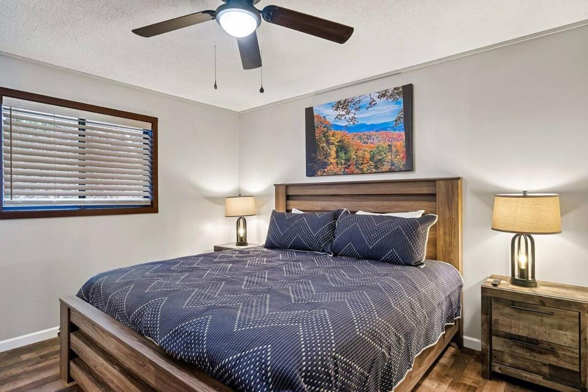Cozy Blue With Hot Tub, 5min To Downtwn