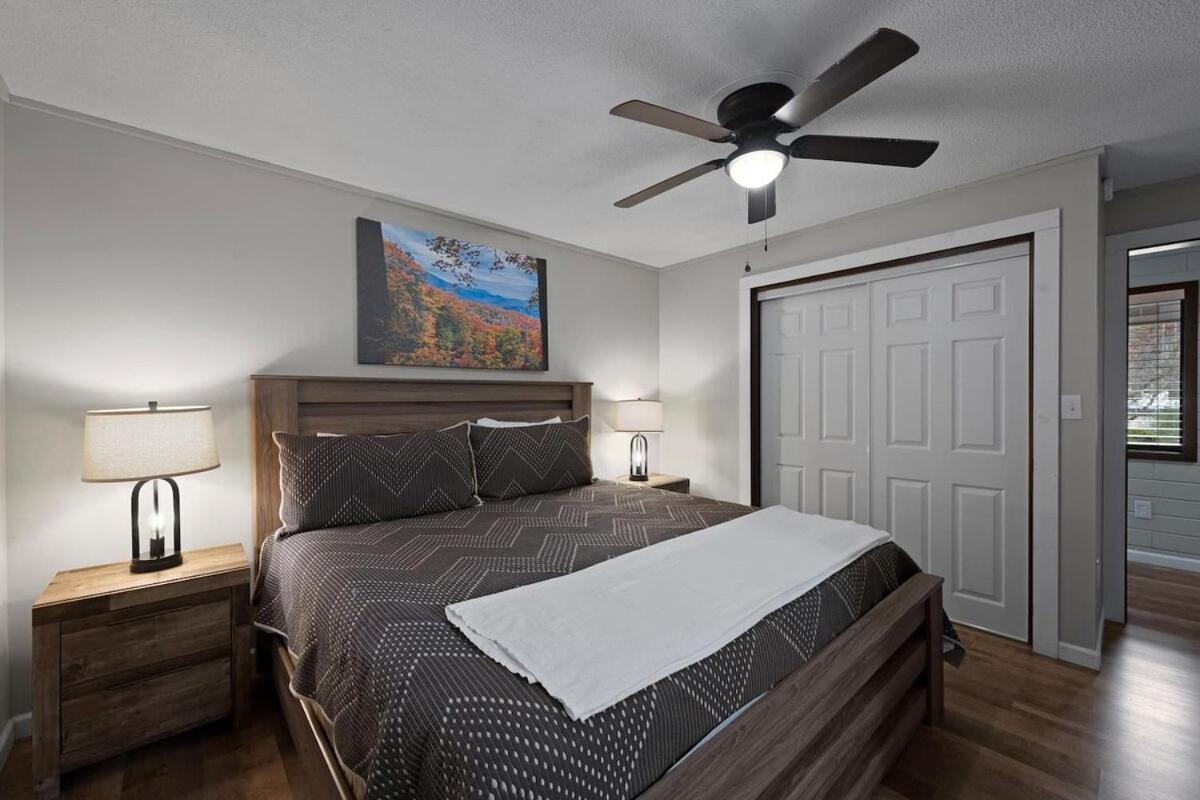 Cozy Blue With Hot Tub, 5min To Downtwn Holiday home