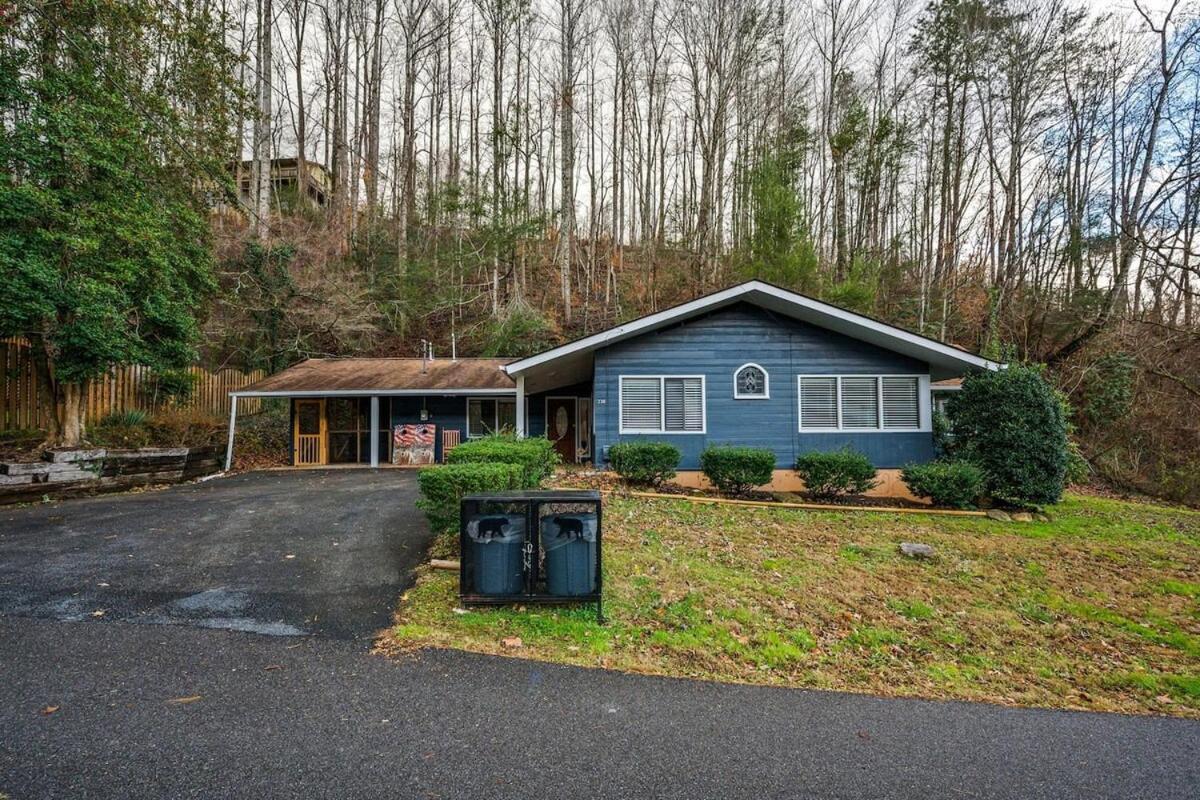 Cozy Blue With Hot Tub, 5min To Downtwn *