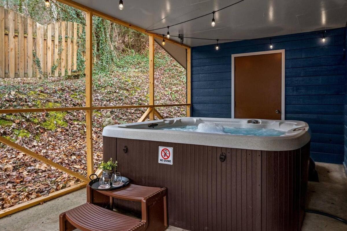 Cozy Blue With Hot Tub, 5min To Downtwn Gatlinburg