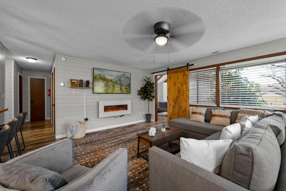 Cozy Blue With Hot Tub, 5min To Downtwn * Gatlinburg