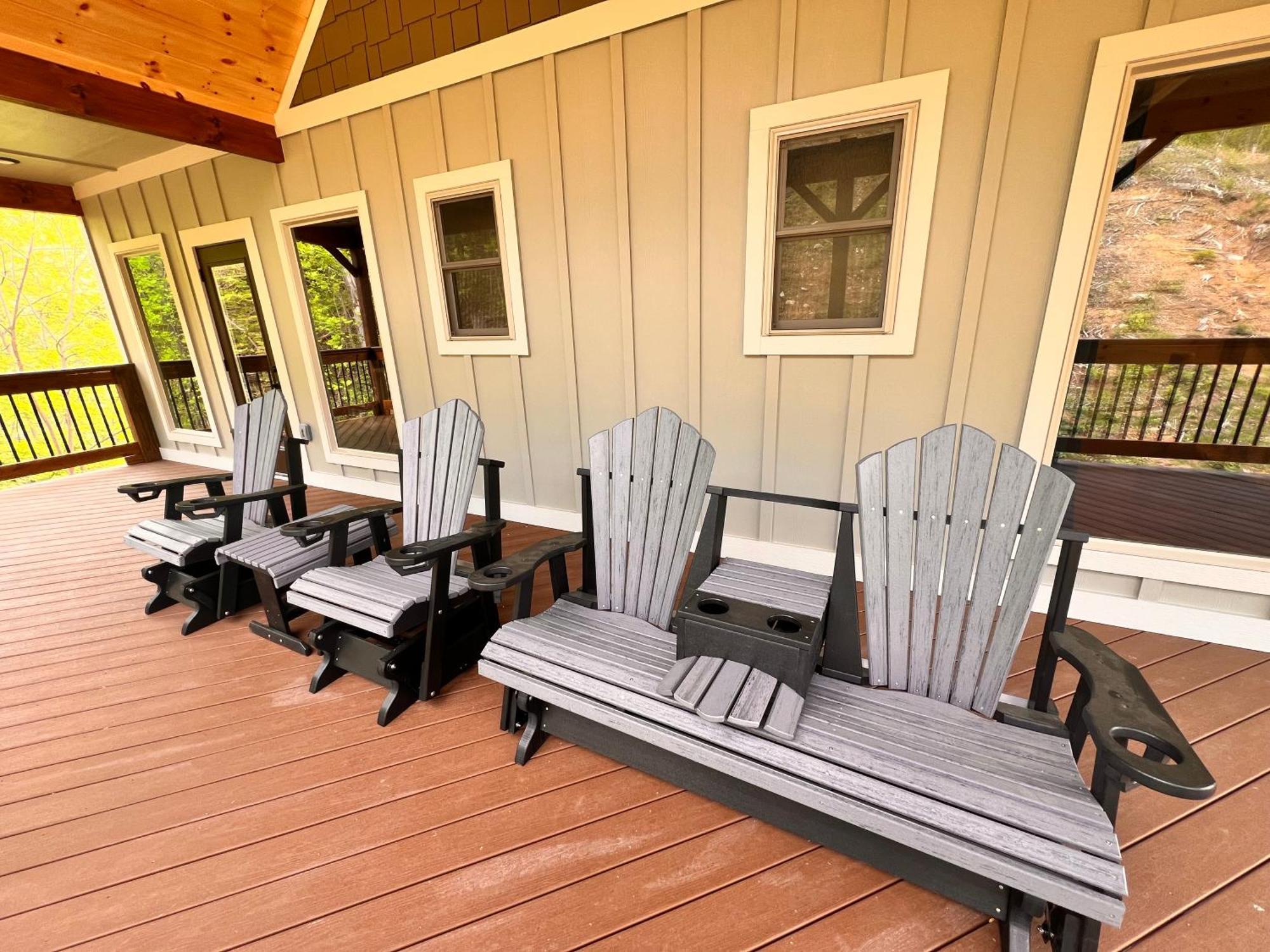 New Smoky Mountain Luxury Cabin, Outdoor Fireplacet Gatlinburg