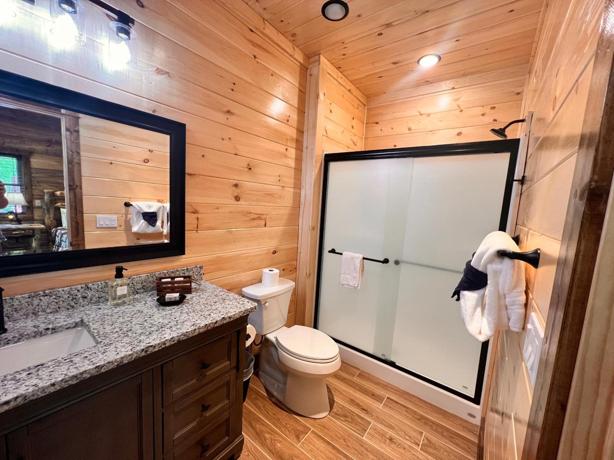New Smoky Mountain Luxury Cabin, Outdoor Fireplacet Holiday home *