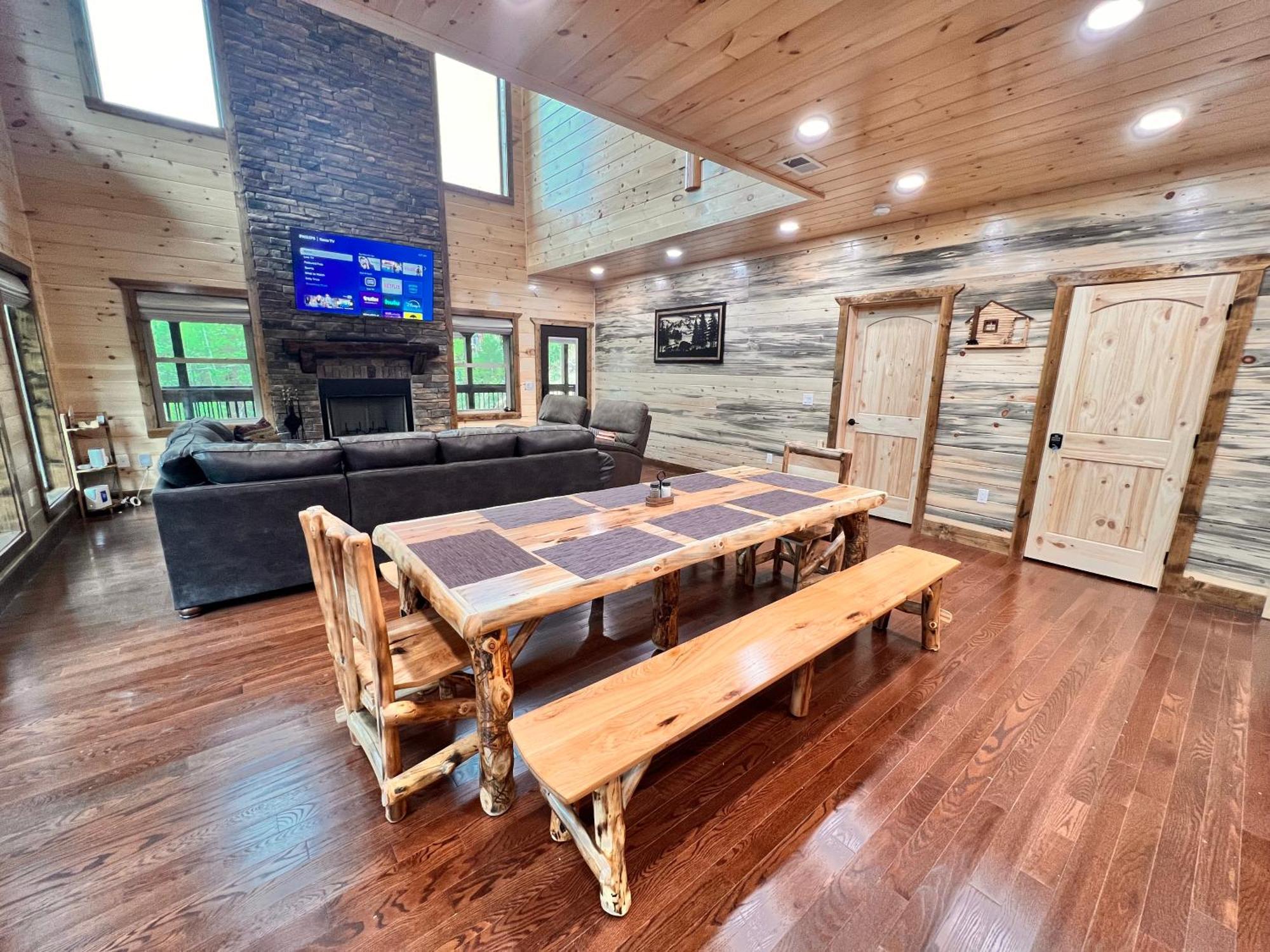 New Smoky Mountain Luxury Cabin, Outdoor Fireplacet Holiday home *