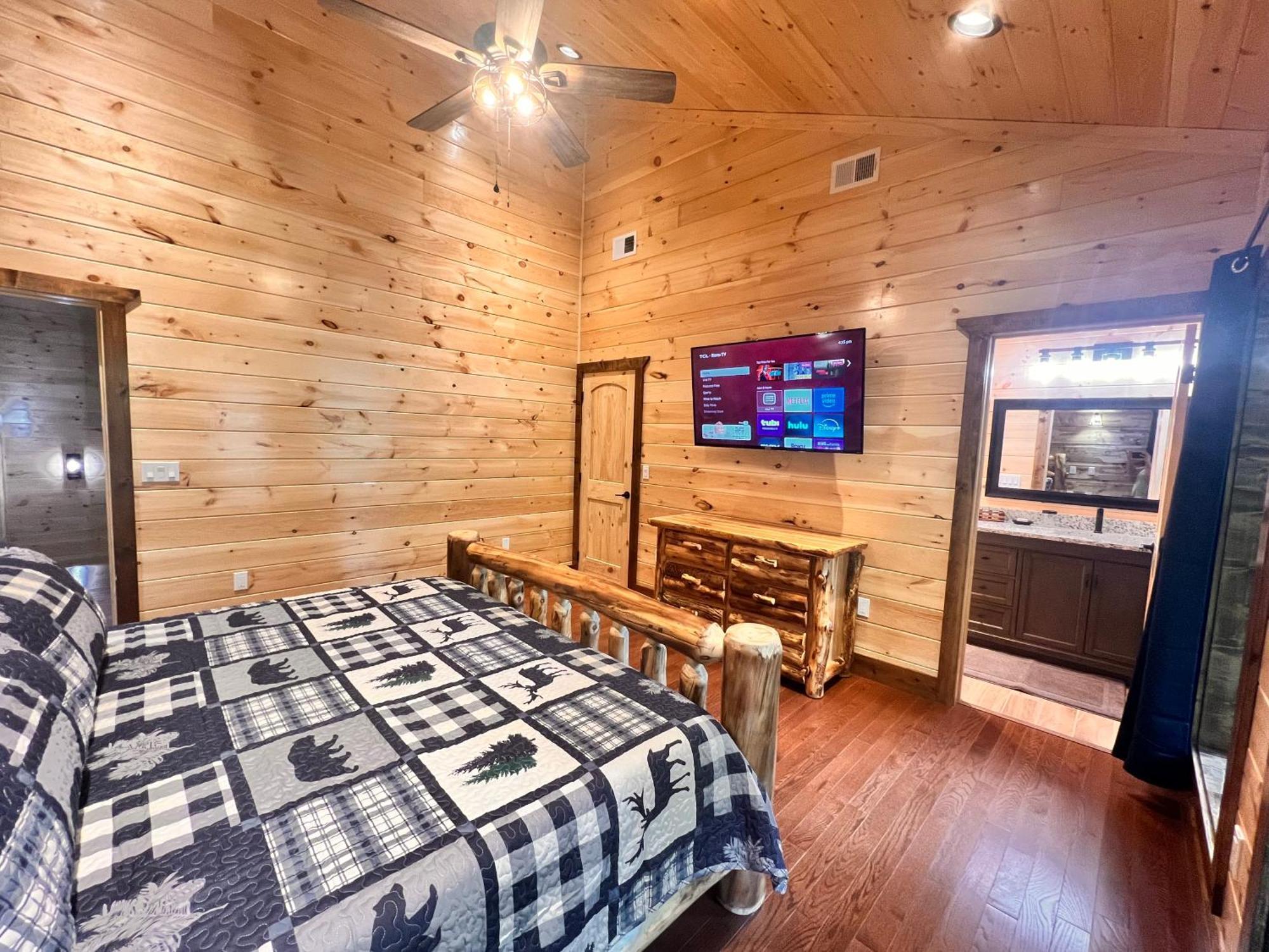 Holiday home New Smoky Mountain Luxury Cabin, Outdoor Fireplacet *