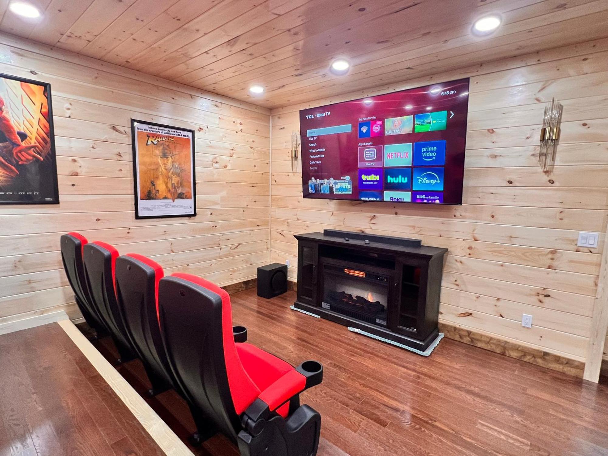 New Smoky Mountain Luxury Cabin, Outdoor Fireplacet Gatlinburg