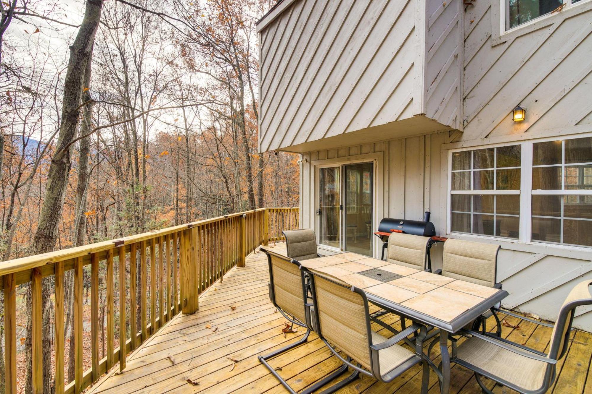 Holiday home Updated Cobbly Nob With Hot Tub!