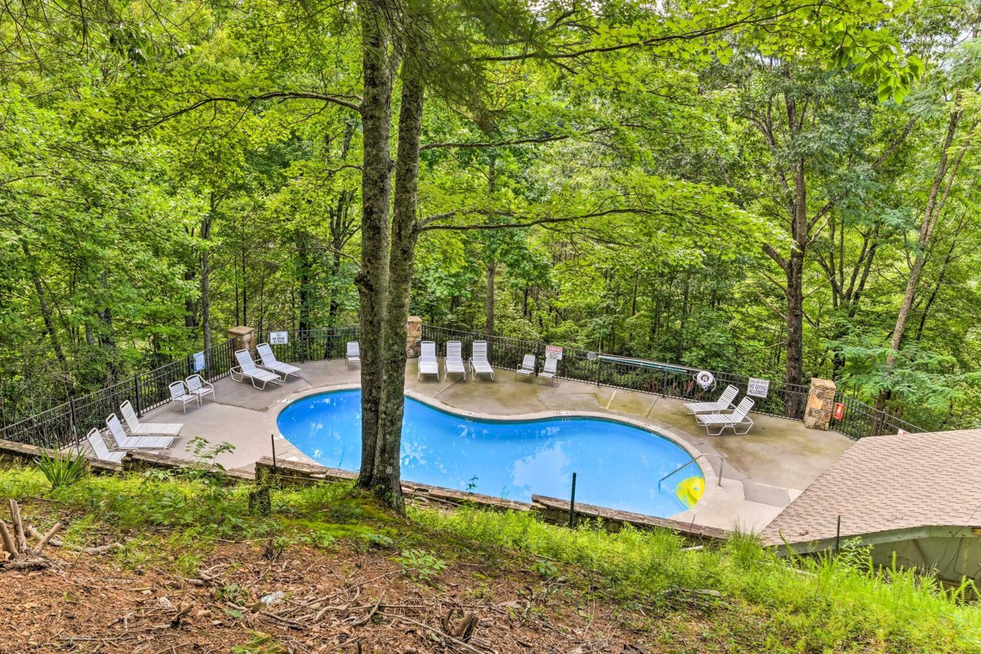 Updated Cobbly Nob With Hot Tub! Holiday home *