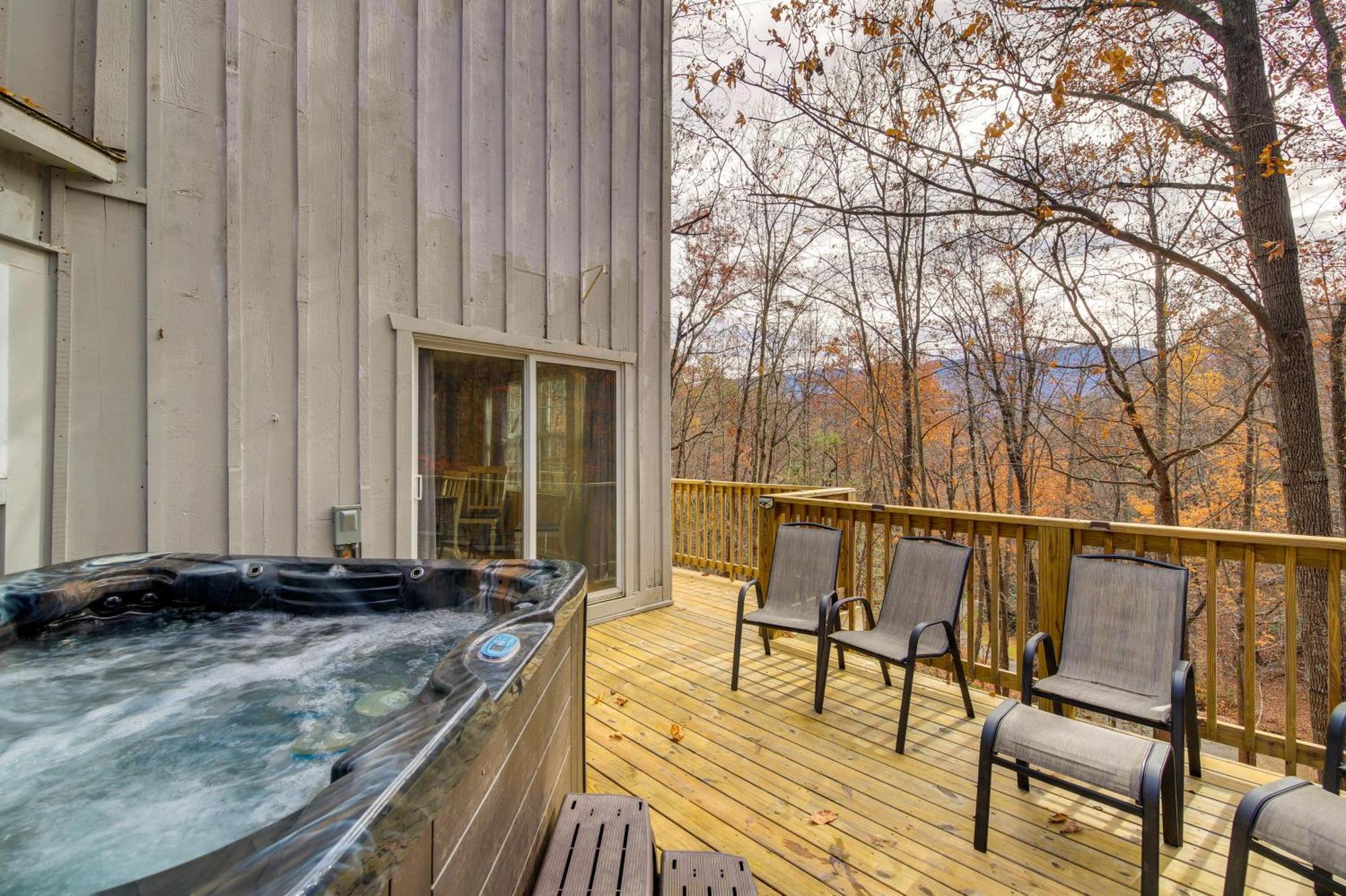 Holiday home Updated Cobbly Nob With Hot Tub! *