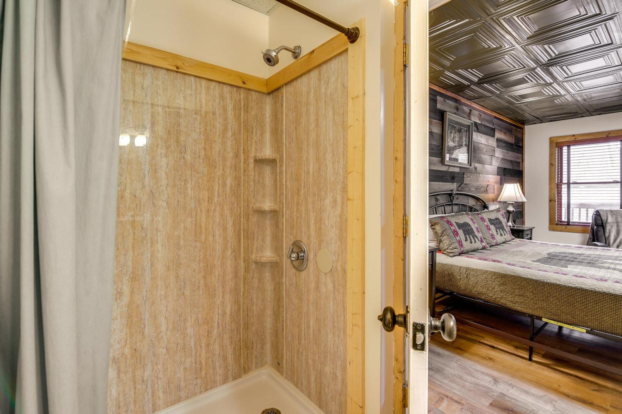 Holiday home Pet-friendly Retreat With Hot Tub! *