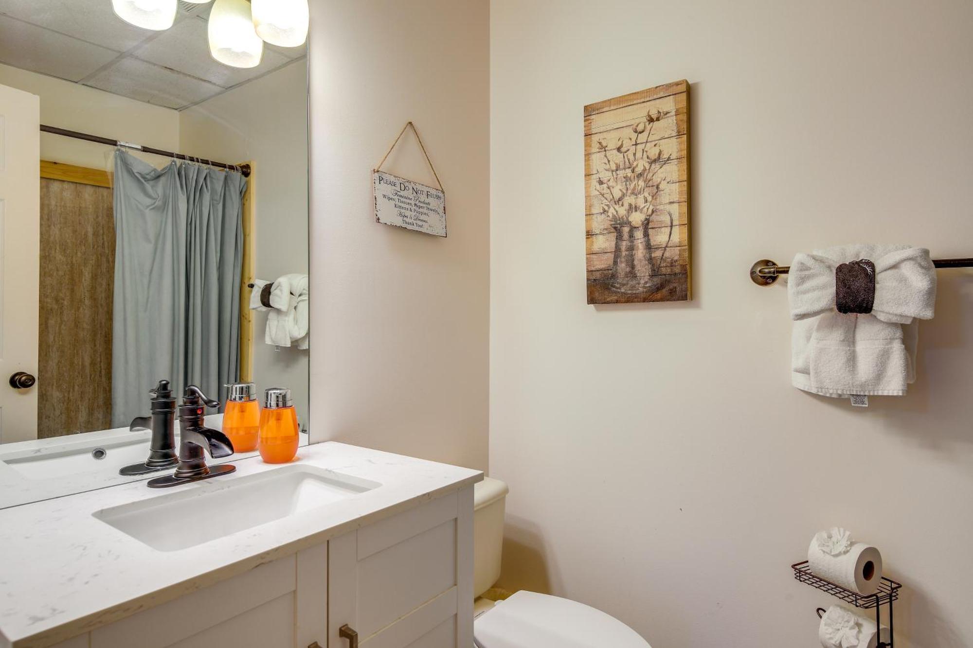 Holiday home Pet-friendly Retreat With Hot Tub! Gatlinburg