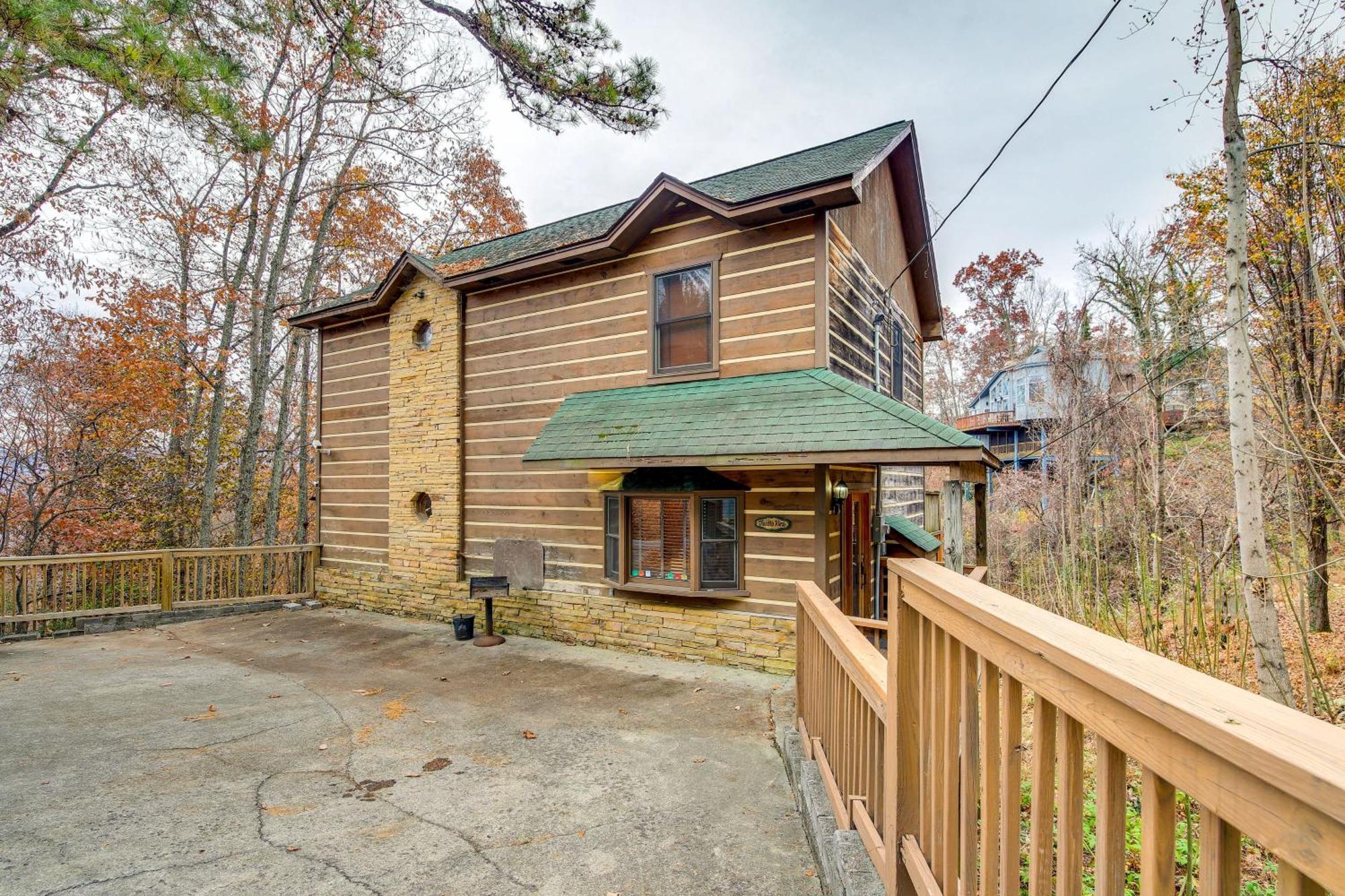 Holiday home Pet-friendly Retreat With Hot Tub! Gatlinburg