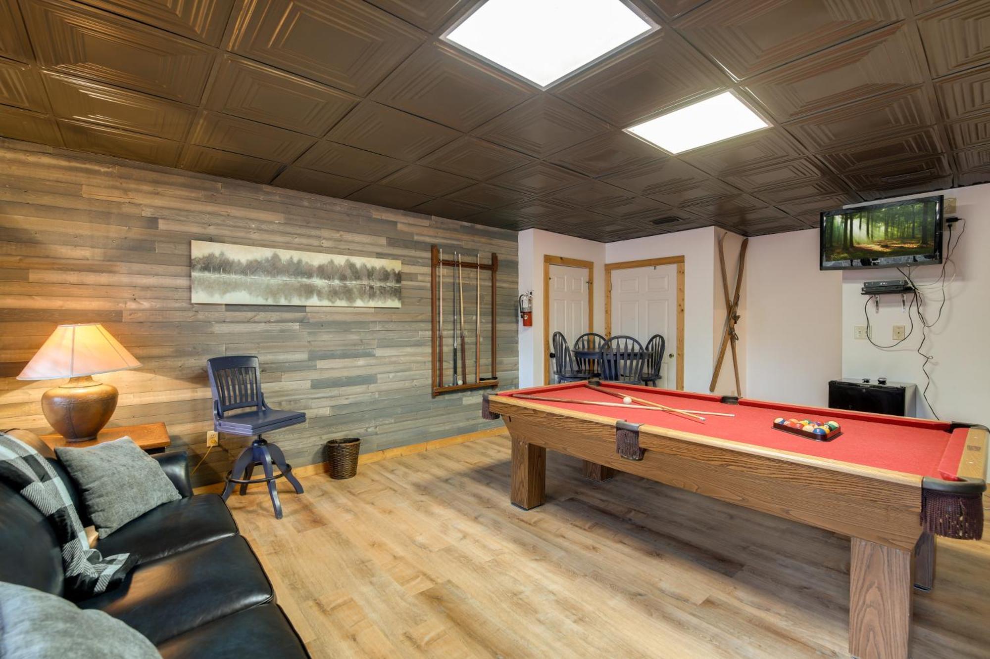 Pet-friendly Retreat With Hot Tub!