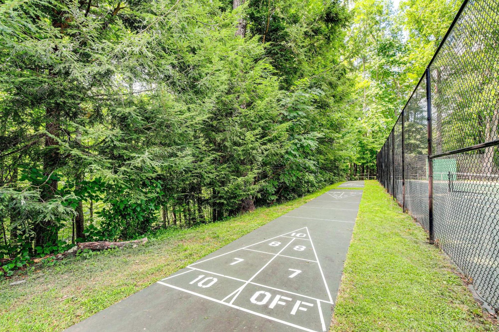 Pet-friendly Retreat With Hot Tub! * Gatlinburg