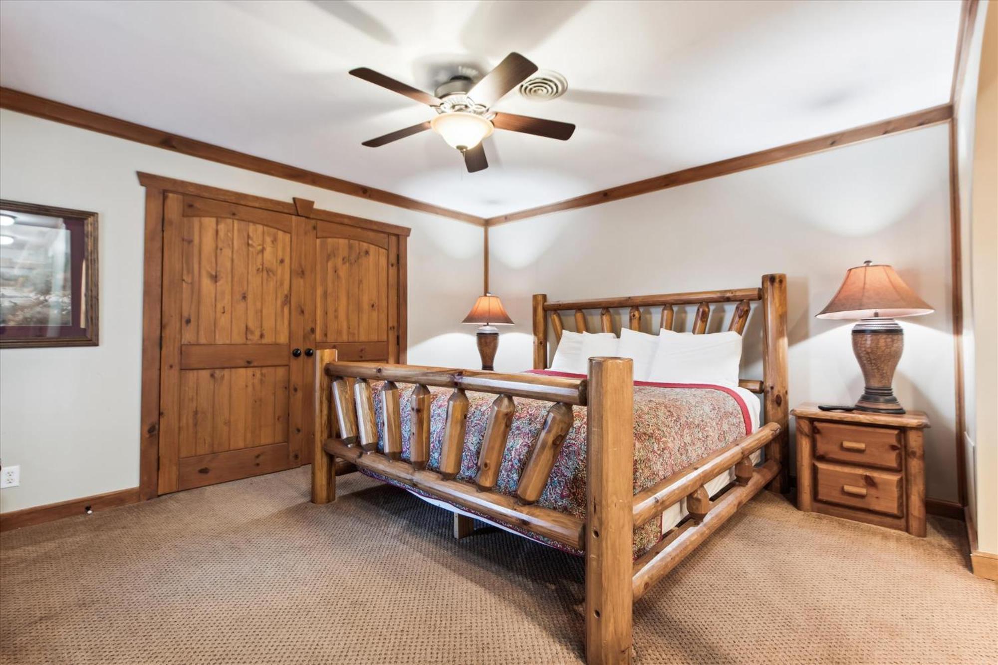 Apartment Beautiful Lofted Condo, Centrally Located *