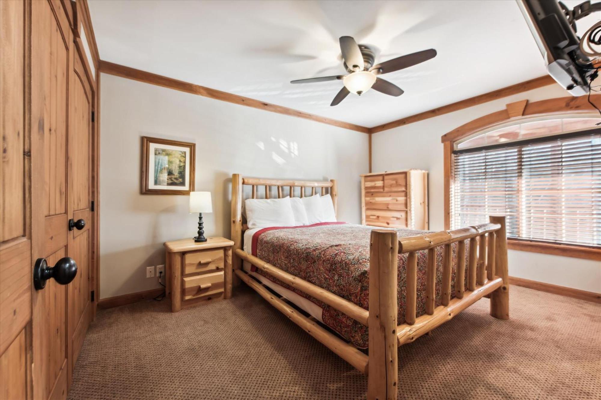 Beautiful Lofted Condo, Centrally Located *
