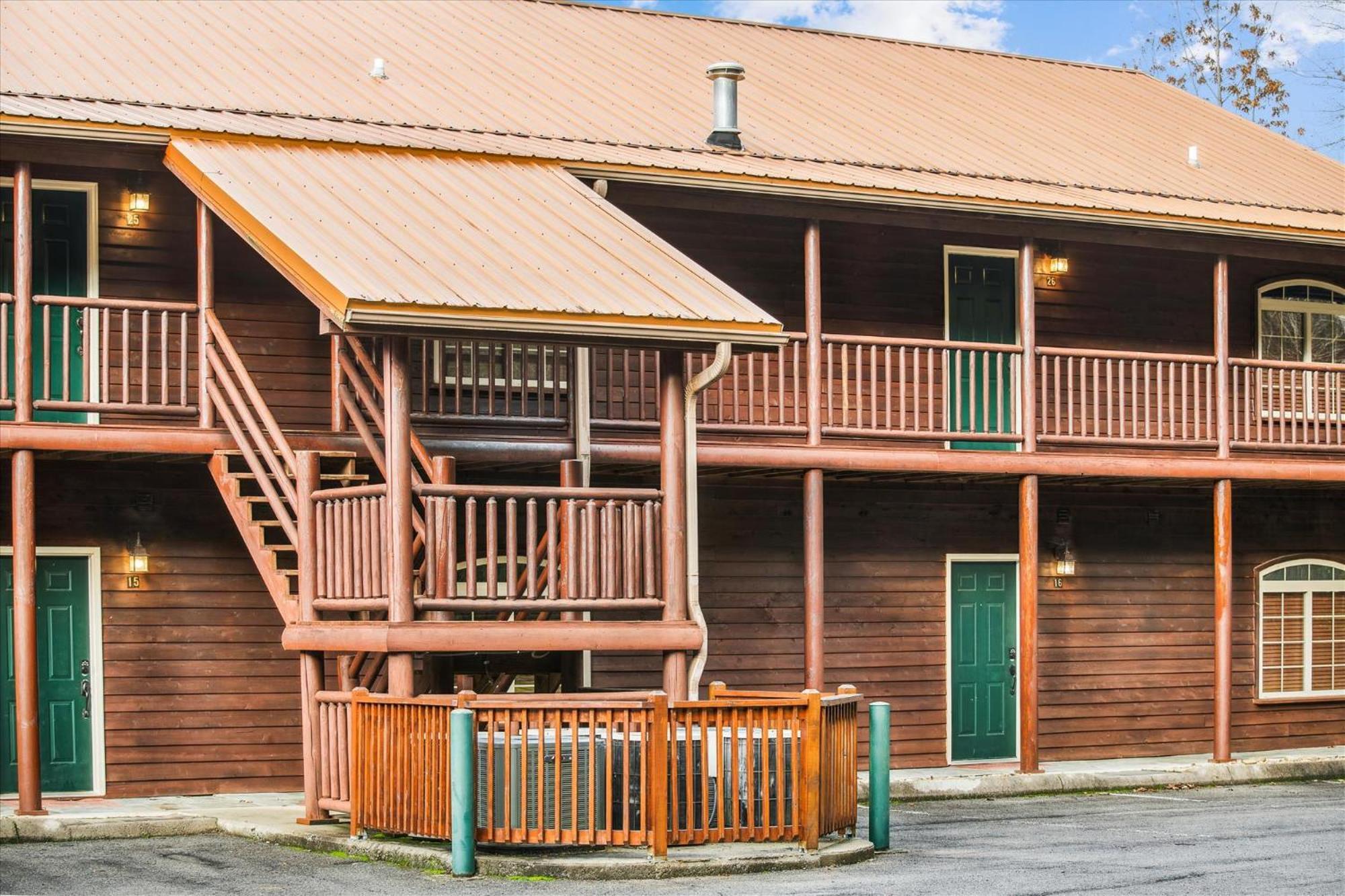 Beautiful Lofted Condo, Centrally Located Apartment *
