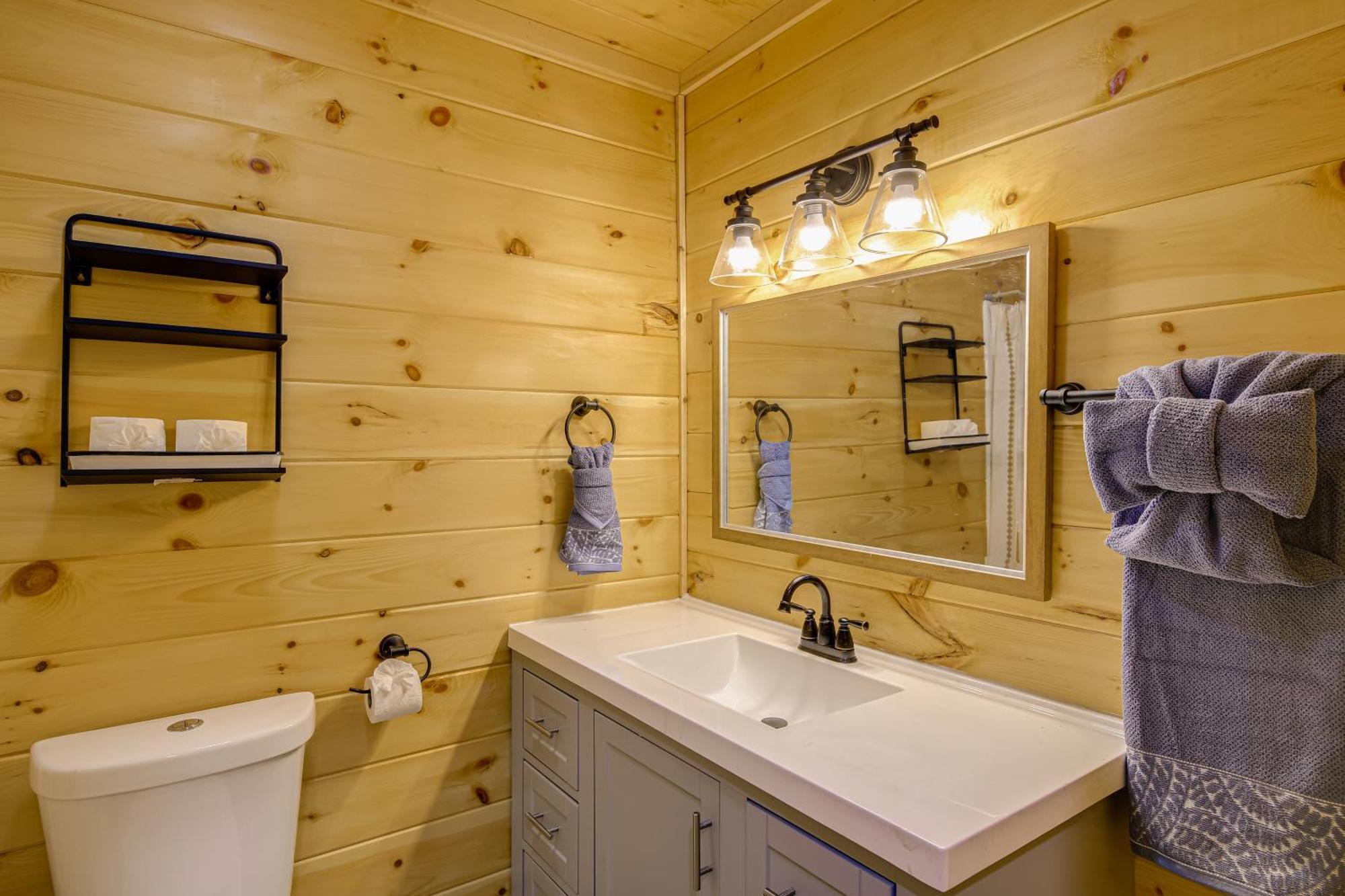 With Game Room, Hot Tub And Mtn Views Gatlinburg