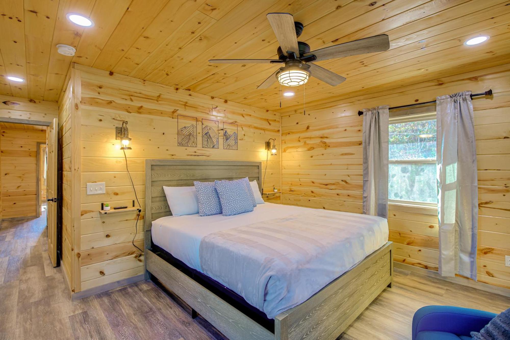 Holiday home With Game Room, Hot Tub And Mtn Views *