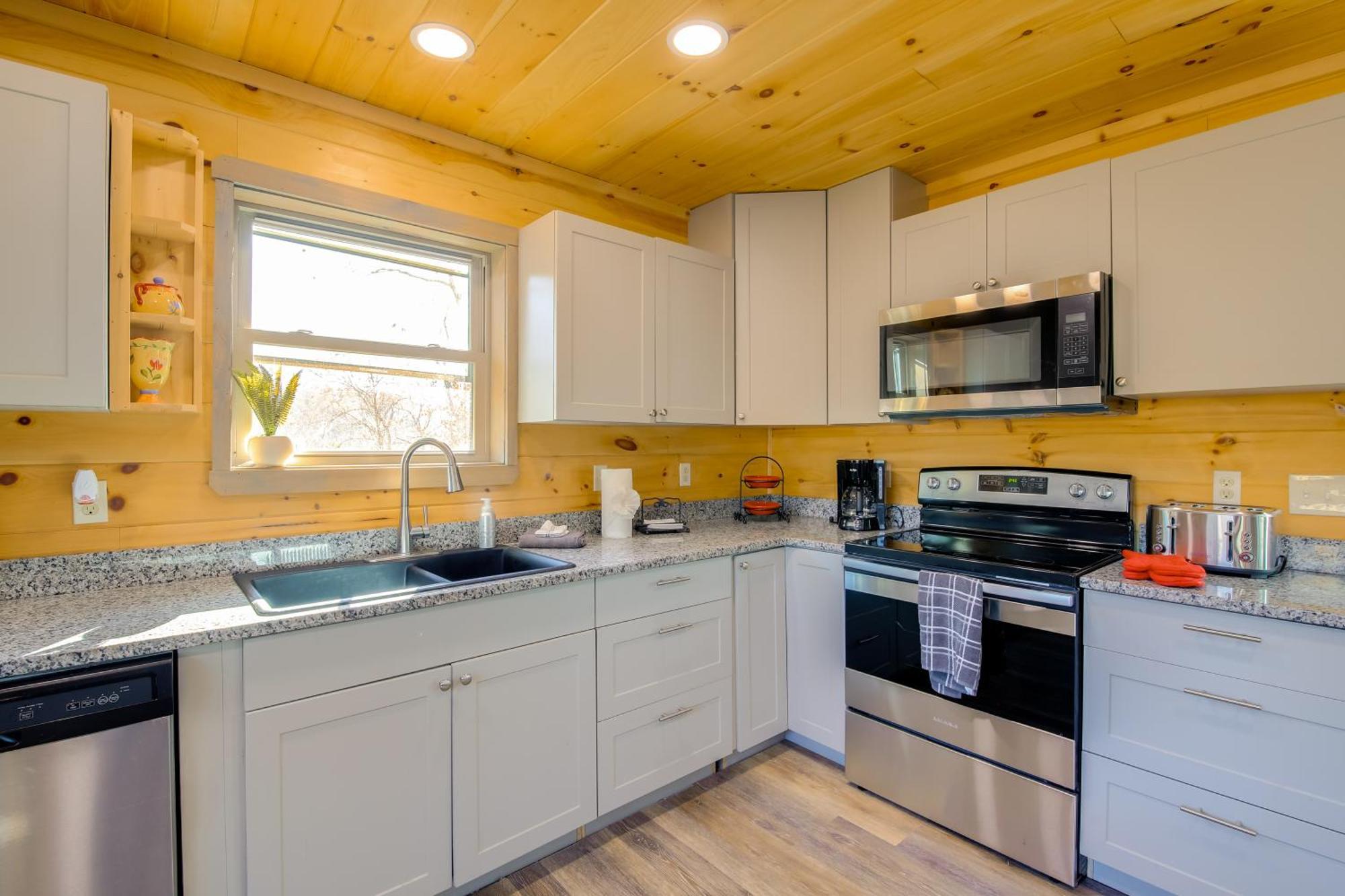 With Game Room, Hot Tub And Mtn Views * Gatlinburg
