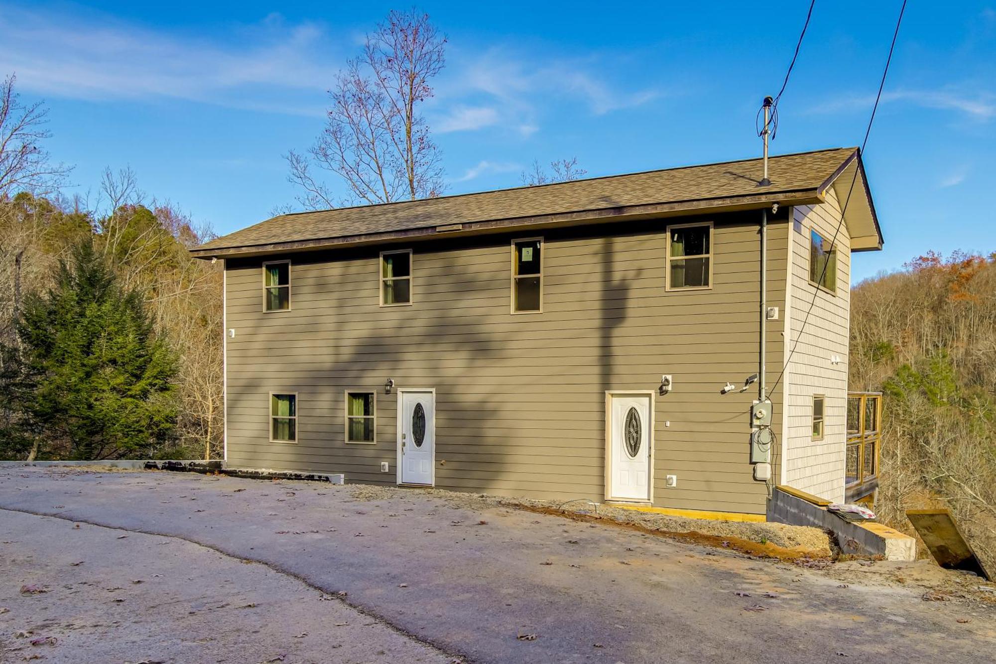 With Game Room, Hot Tub And Mtn Views Holiday home