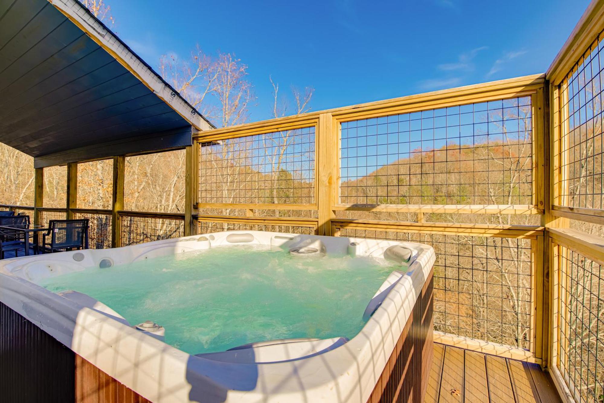 With Game Room, Hot Tub And Mtn Views *