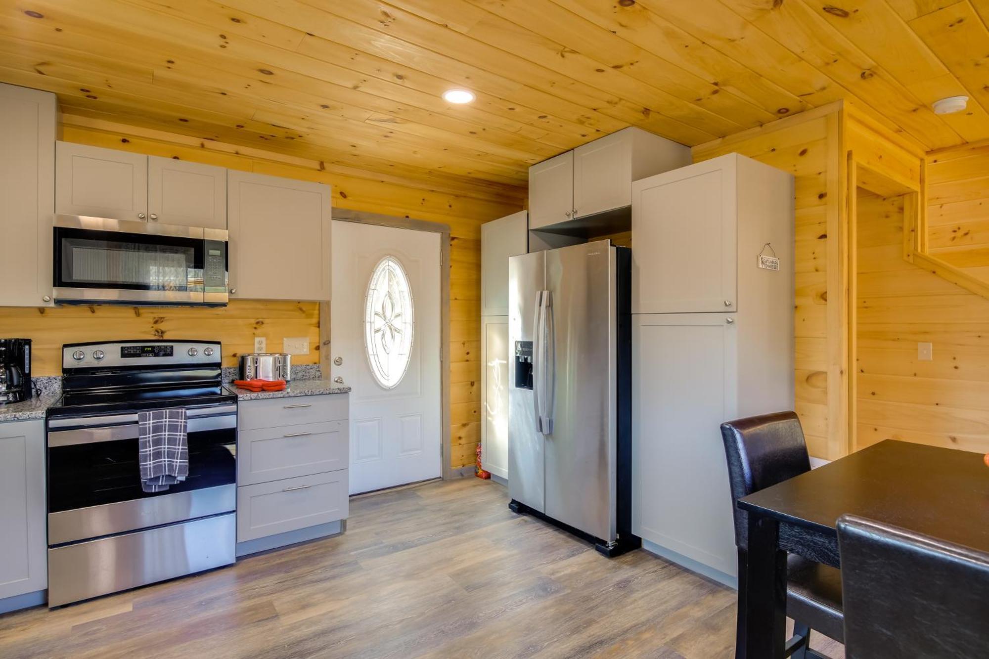 Holiday home With Game Room, Hot Tub And Mtn Views *