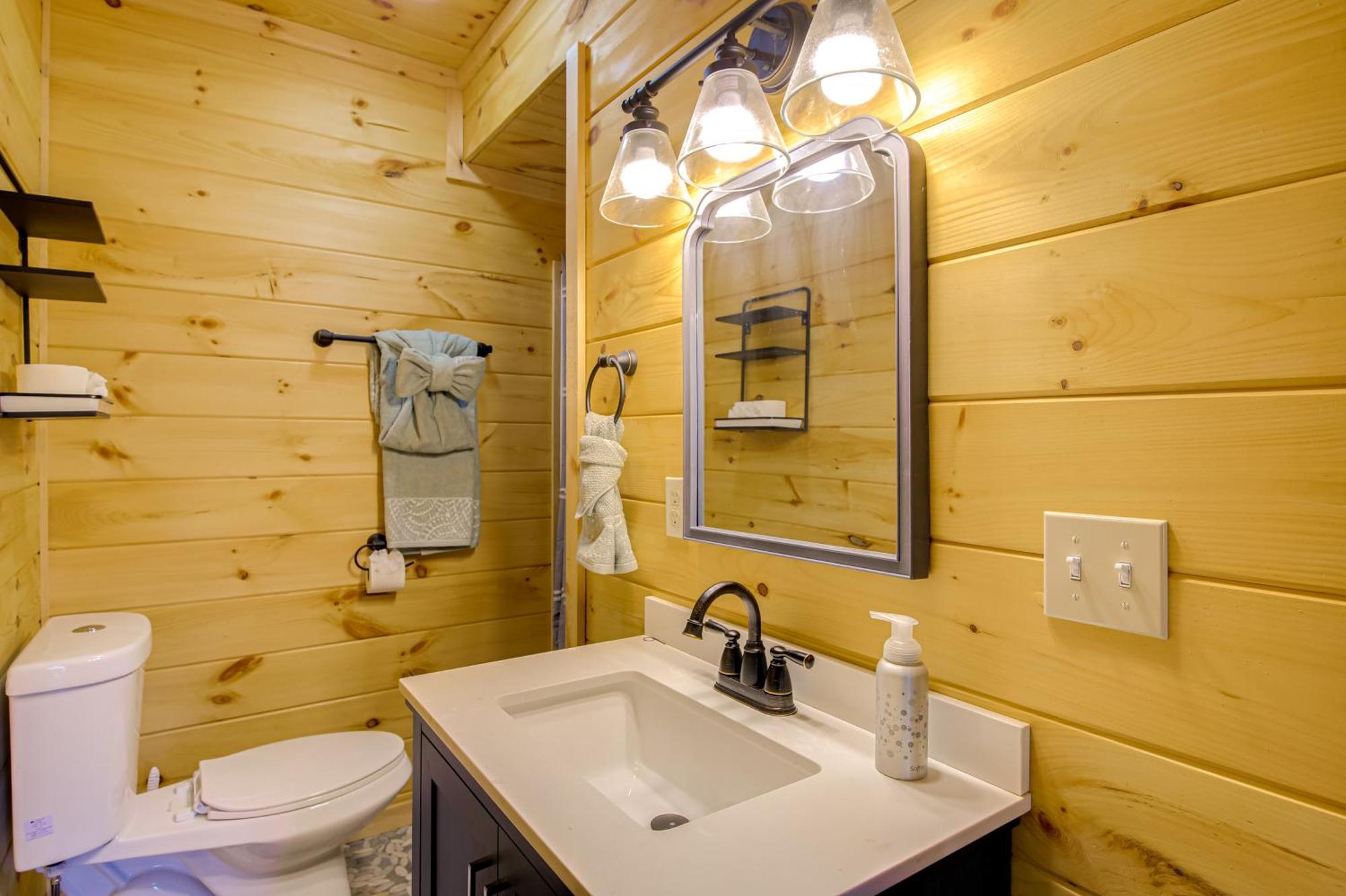 Holiday home With Game Room, Hot Tub And Mtn Views Gatlinburg