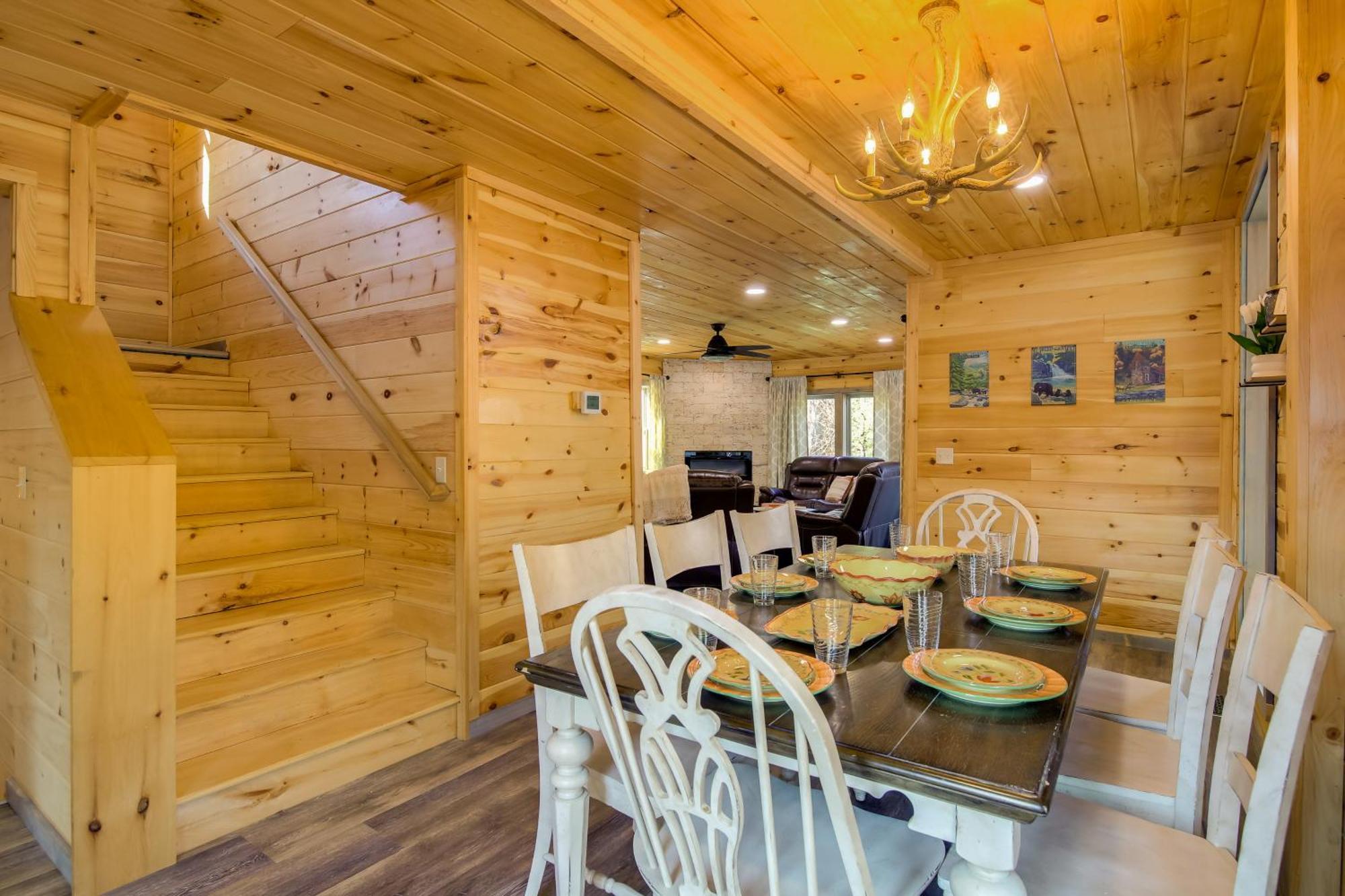 With Game Room, Hot Tub And Mtn Views Holiday home Gatlinburg