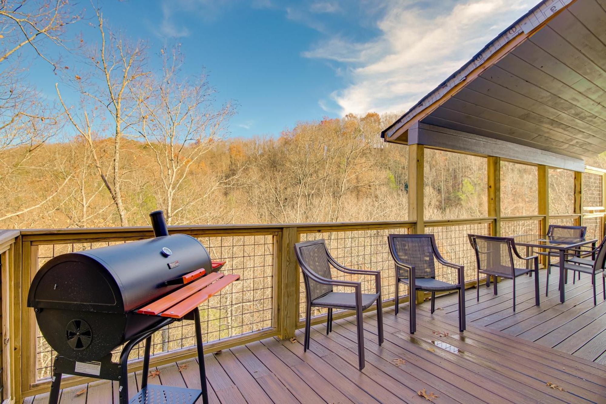 With Game Room, Hot Tub And Mtn Views Gatlinburg