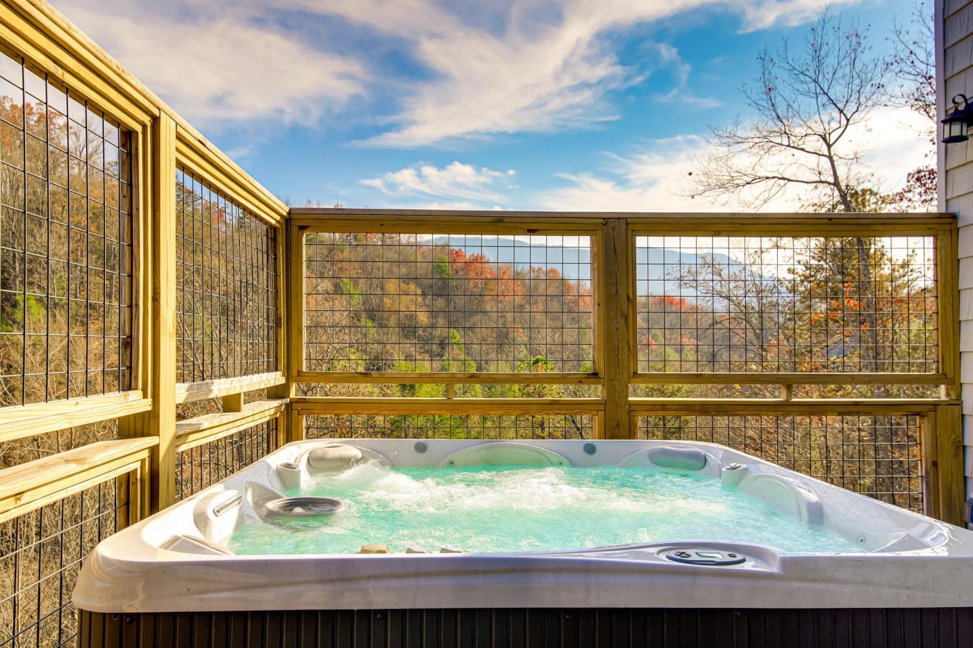 With Game Room, Hot Tub And Mtn Views * Gatlinburg